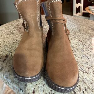 Clark’s Caroline Lily Brown suede ankle boots women’s size 8.5 new AS IS!!
